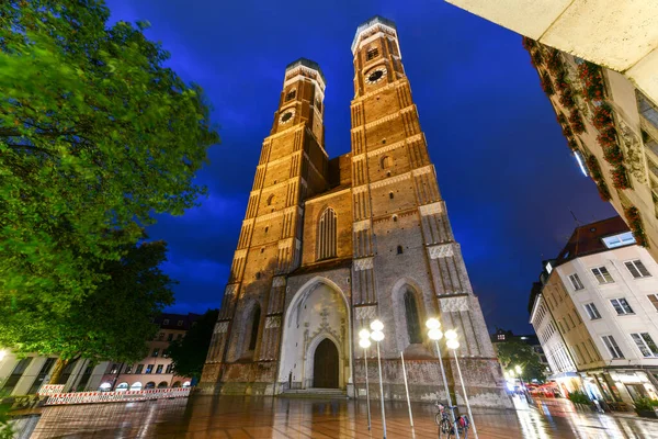 Mnichov Července 2021 Kostel Panny Marie Frauenkirche Mnichově Noci Bavorsko — Stock fotografie