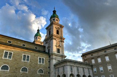 Avusturya 'nın Salzburg şehrindeki ünlü Salzburg Katedrali (Salzburger Dom).