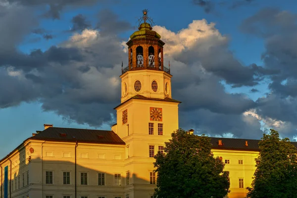 Uitzicht Het Witte Gebouw Van Het Museum Van Salzburg Gelegen — Stockfoto