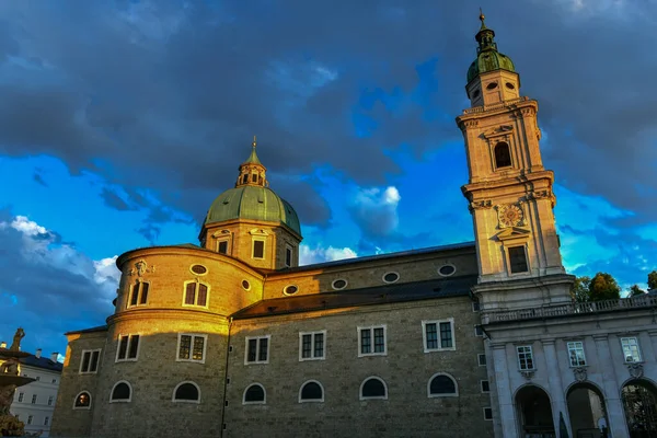 Διάσημος Καθεδρικός Ναός Του Σάλτσμπουργκ Salzburger Dom Στο Domplatz Του — Φωτογραφία Αρχείου