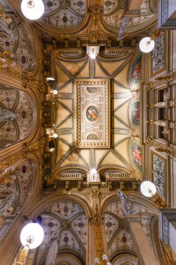 13 Temmuz 2021 - Viyana, Avusturya: Viyana Devlet Opera Evi. Wiener Staatsoper yılda yaklaşık 300 gösteride 50-70 opera ve bale sahnelemektedir..