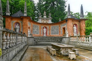 Hellbrunn Sarayı, Morzg, Salzburg, Avusturya şehrin Güney bölgesi yakınındaki Saray büyüklükte bir erken Barok villa.