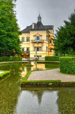 Hellbrunn Sarayı, Morzg, Salzburg, Avusturya şehrin Güney bölgesi yakınındaki Saray büyüklükte bir erken Barok villa.