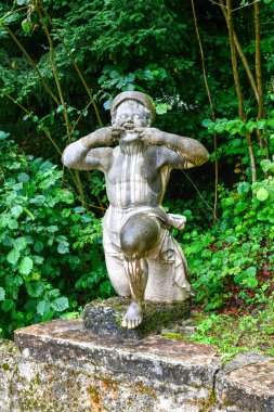 Viyana, Avusturya - 11 Temmuz 2021: Avusturya 'nın Salzburg kentinin güneyinde yer alan Morzg yakınlarında, saray büyüklüğünde erken bir Barok villası olan Hellbrunn Sarayı.