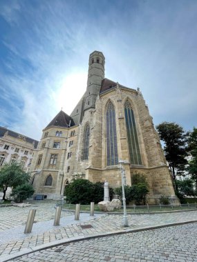 Avusturya, Viyana 'daki Minorite Kilisesi (Eski Minoritenkirche). Doğu-Avusturya bölgesindeki ilk Gotik kiliselerden biriydi..