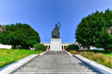 Münih, Almanya 'daki Bavyera Heykeli ve Ruhmeshalle (Onur Geçidi). Heykel 1850 'de yapıldı..
