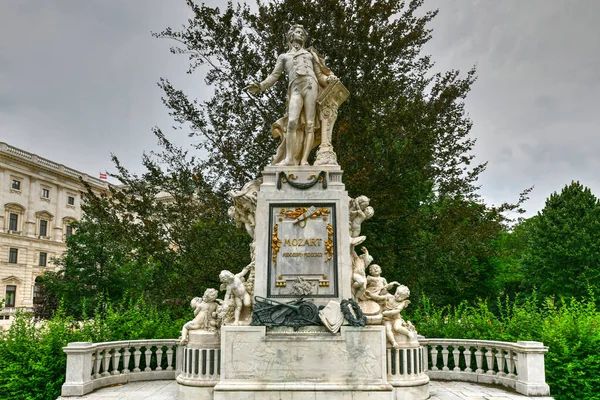 Standbeeld Van Beroemde Componist Wolfgang Amadeus Mozart Burggarten Wenen Oostenrijk — Stockfoto