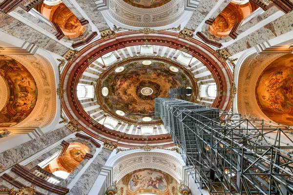 Bécs Ausztria 2021 Július Karlskirche Búra Belseje Bécsben Ausztriában — Stock Fotó