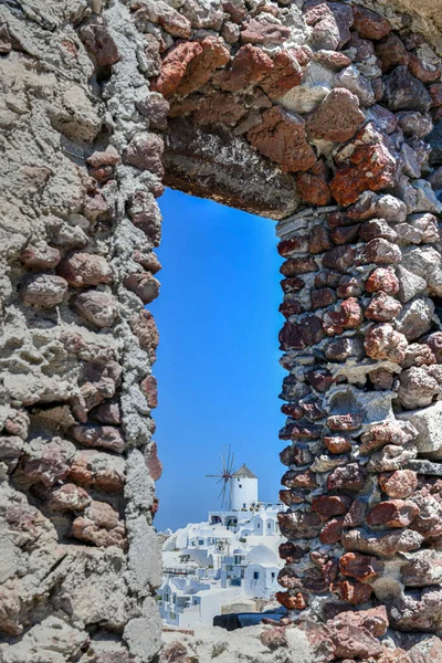 Ponta Norte Oia Santorini Emoldurado Por Uma Janela Pedra Castelo — Fotografia de Stock