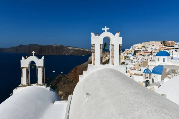 Okouzlující Pohled Vesnici Oia Ostrově Santorini Řecko Tradiční Proslulý Kostel Stock Fotografie