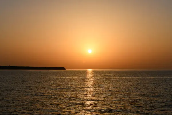 Ηλιοβασίλεμα Στην Ακτή Της Οίας Στην Καλντέρα Της Σαντορίνης Των — Φωτογραφία Αρχείου