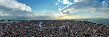 Venedik, İtalya 'daki Venedik çatılarının havadan görünüşü.