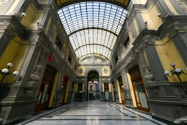 ナポリ カンパニア イタリア 2021年8月16日 自由スタイルで19世紀に建てられたギャラリープリンシペ ナポリのインテリア — ストック写真