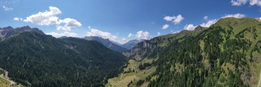 Val San Nicolo, Val di Fassa, Dolomites, İtalya 'daki dağ manzarası.
