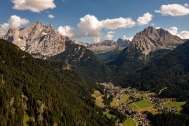 Dolomites, Passo Sella. Canazei Passo Sella dan güzel manzara. Dolomites, İtalya.