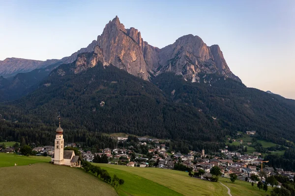 Valentin Kastelruth Village Church Summer Dolomite Alps Amazing Landscape Small — Fotografia de Stock