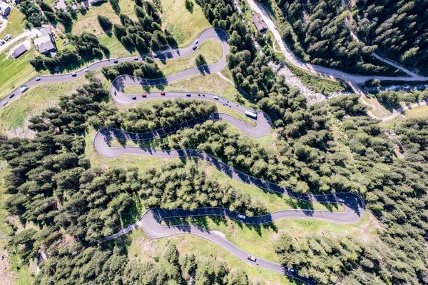 ドロマイトのスネークロード パスソ Passo SellaからのCanazeiの美しい景色 ドロマイト イタリア — ストック写真