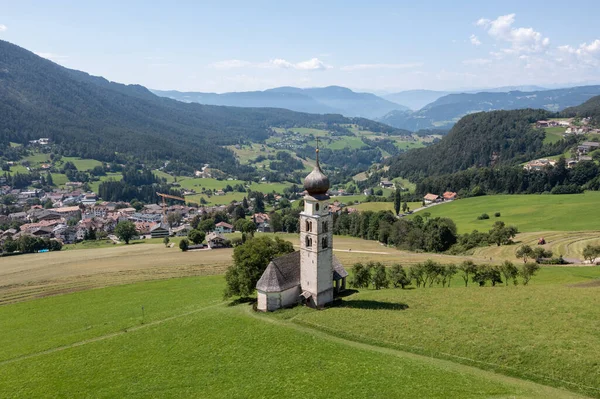 Valentin Kastelruth Village Church Summer Dolomite Alps Amazing Landscape Small — Stockfoto