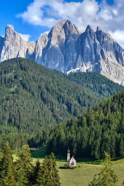 Dolomiti Alpe Paesaggio Montano Santa Maddalena Paese Nella Stagione Estiva — Foto Stock