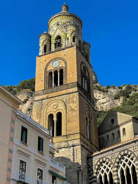 Klokkentoren Van Amalfi Kathedraal Amalfi Italië Trap Centrale Gevel Gewijd — Stockfoto
