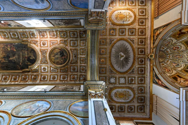 소렌토 이탈리아 Aug 2021 Intricate Internal Basilica Santantonino Sorrento Italy — 스톡 사진