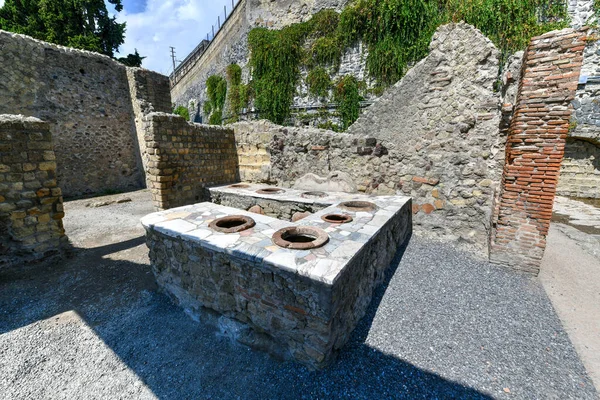 Antik Kentteki Mutfak Kalıntıları Ercolano Arkeoloji Parkı Napoli Yakınlarında Vesuvius — Stok fotoğraf