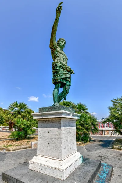 Standbeeld Van Caesar Augustus Bij Golf Van Napels Napels Italië — Stockfoto