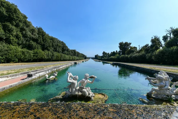 卡塞尔塔王宫 意大利语 Reggia Caserta 是意大利南部卡塞尔塔的一座前王室官邸 被联合国教科文组织指定为世界遗产 — 图库照片