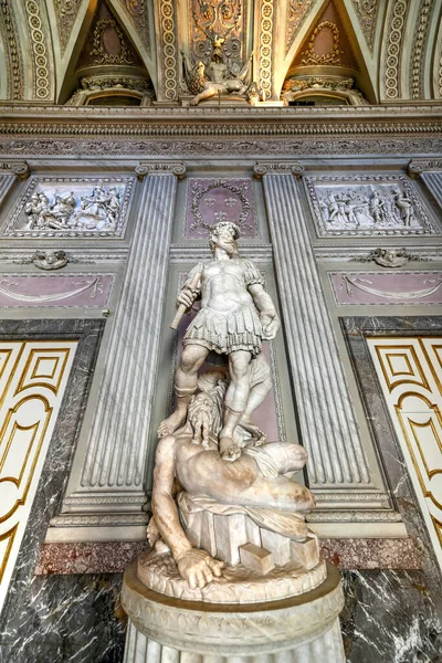 カゼルタ イタリア 2021年8月21日 ナポリの王 ブルボンのチャールズによって18世紀に委託された歴史的な宮殿 カゼルタの王宮の内部ビュー — ストック写真