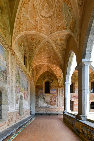 2021年8月19日 意大利那不勒斯 圣恰拉修道院是那不勒斯的四座巨大修道院 属于圣恰拉修道院建筑群 以大教堂而闻名 — 图库照片