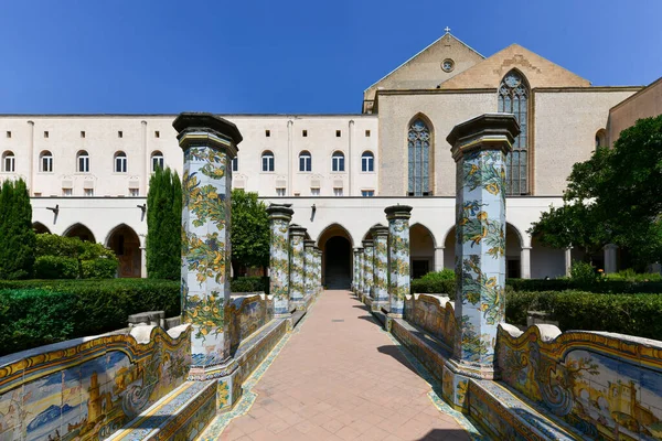 圣恰拉修道院 Santa Chiara 是那不勒斯的四座巨大修道院 属于圣恰拉修道院建筑群 以大教堂而闻名 — 图库照片