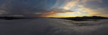Stowe, Vermont 'ta sonbahar yeşilliklerinin panoramik görünümü.
