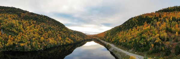 Höhepunkt Herbst Laub Keene New York Cascade Lake — Stockfoto