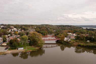 Ulster County, New York 'taki Esopus Creek Köprüsü. Saugerties, New York 'ta ABD 9W üzerinde Esopus Creek' ten geçen bir köprü..