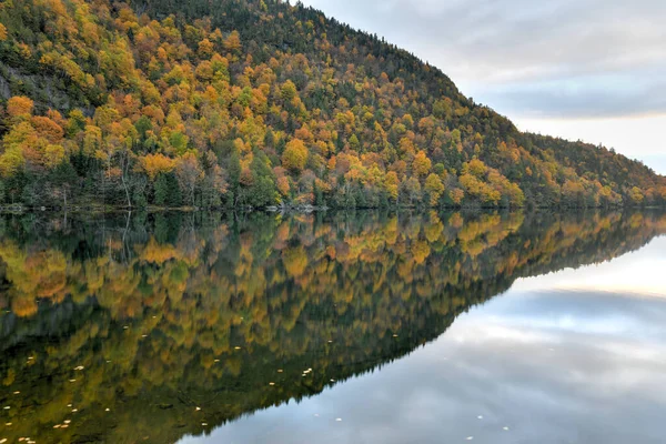 Vrchol Podzimního Listí Keene New York Jezera Cascade Při Západu — Stock fotografie