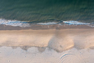 Brooklyn, New York 'taki Coney Adası boyunca gün doğumunda hava manzarası.