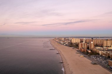 New York - 28 Ekim 2021: Brooklyn, New York 'ta Coney Adası boyunca hava manzarası.