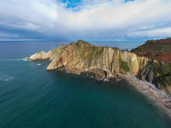 Praia Silêncio Enseada Areia Prateada Apoiada Por Anfiteatro Rocha Natural — Fotografia de Stock