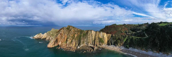 Spiaggia Del Silenzio Cala Sabbia Argentata Sostenuta Anfiteatro Roccia Naturale — Foto Stock