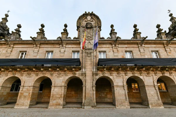 Palazzo Del Municipio Con Bandiere Sulla Facciata Della Plaza Espana — Foto Stock