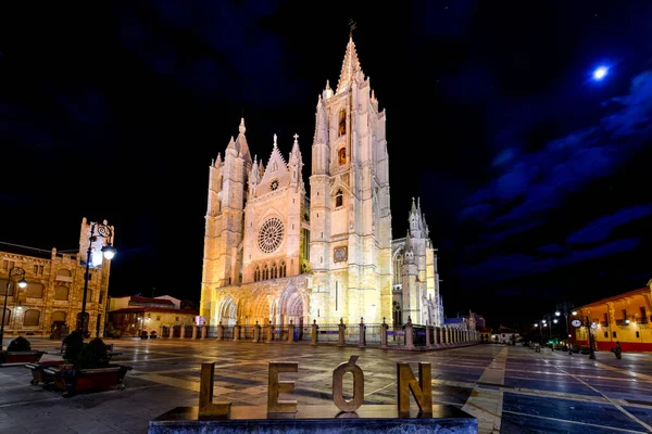 Fachada Gótica Principal Catedral Leão Noite Espanha — Fotografia de Stock