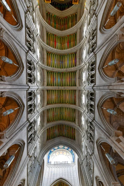 Madrid Spagna Novembre 2021 Splendidamente Illuminata Della Cattedrale Santa Maria — Foto Stock