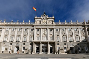 İspanya 'nın Madrid kentindeki Kraliyet Sarayı (Palacio Real).