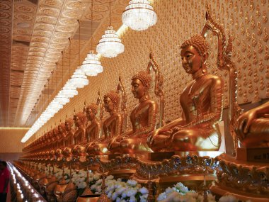 Altın Buda 'nın tapınağındaki sıra.  