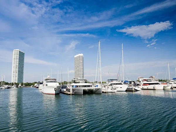 Tersaneye park etmiş tekneler yazın yüksek mevsime hazırlanıyor.  