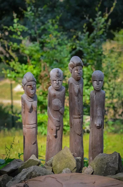ilkel ahşap oymalar çeşitli Afrikalı erkekler