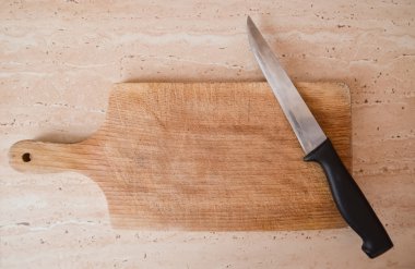 rustik mutfak masasında kopya alanı ile bıçak