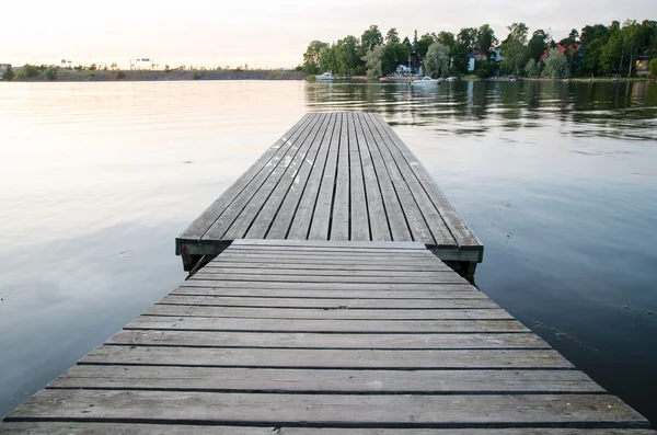 Leeres Dock im Abendsonnenuntergang — Stockfoto