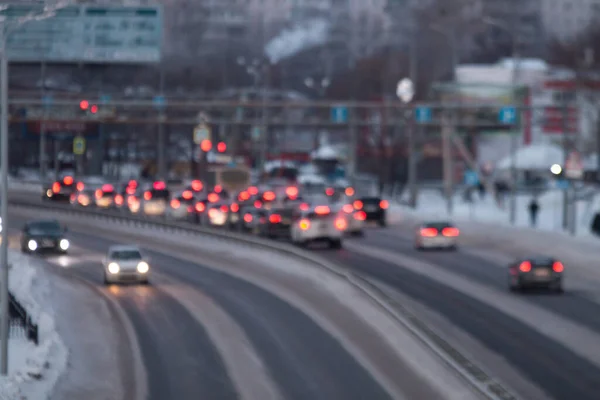 Blurred traffic on asphalt road in city with white and read bokeh lights on cars — 图库照片