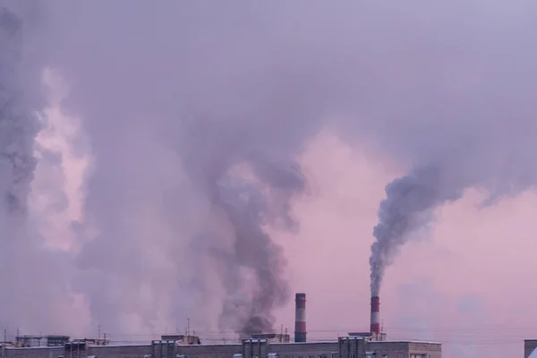 Industrial chimneys with heavy smoke causing air pollution — Stock Photo, Image